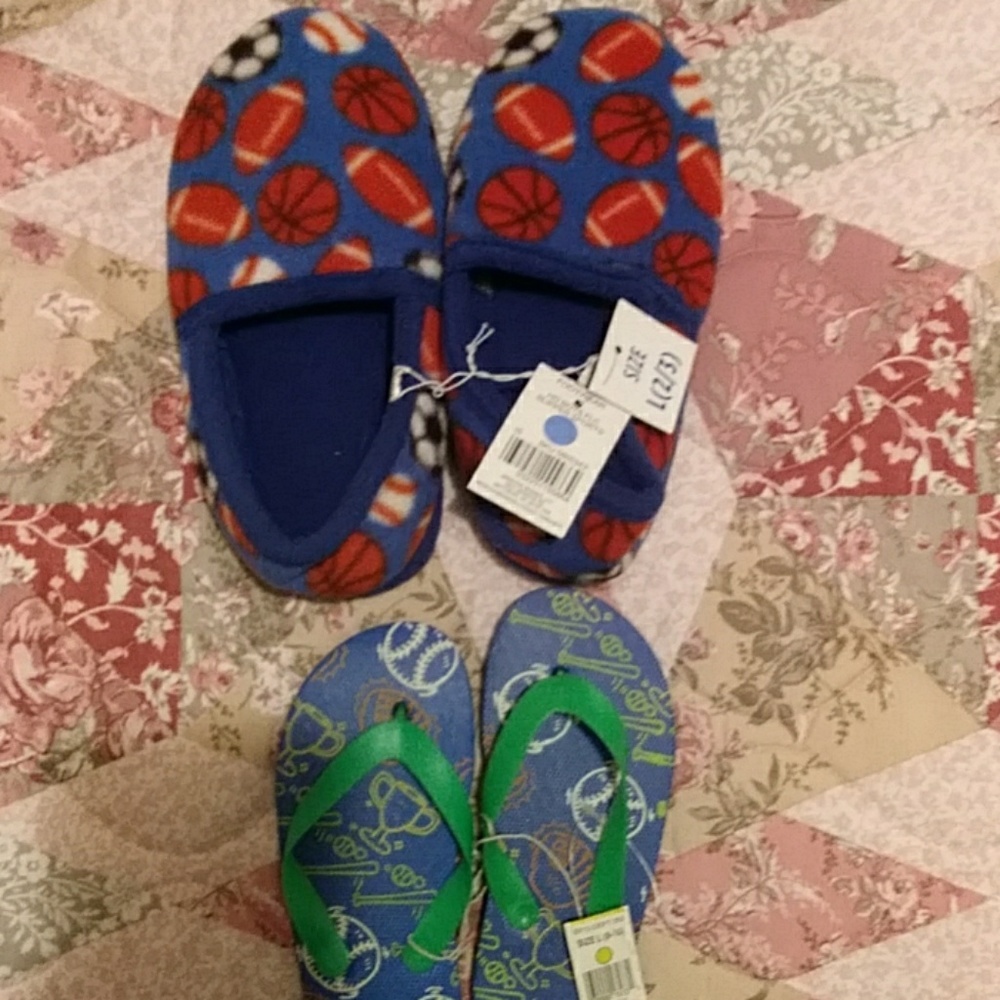 2 Pairs of Boys Shoes/ Flip Flops & Slippers